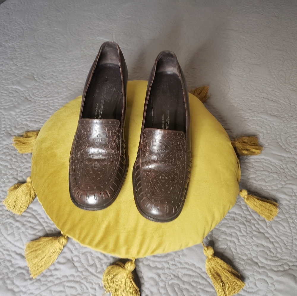 Dark Brown Via Spiga leather vintage shoes.